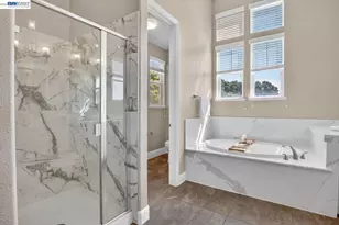 6523 Bayview Dr, Oakland, CA 94605 - Photo 34