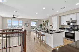 6523 Bayview Dr, Oakland, CA 94605 - Photo 12