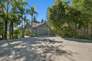 15 Crown Ct, Orinda, CA 94563 - Photo 2