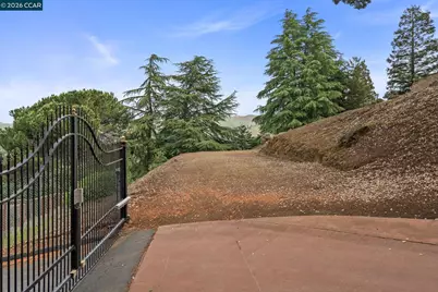 1000 Froyd Rd, Concord, CA 94521 - Photo 46