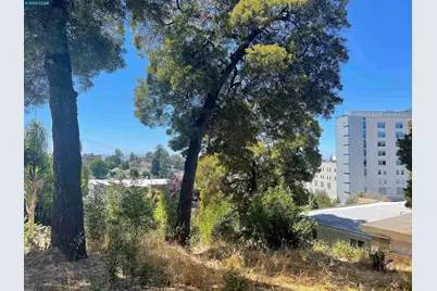 1930 30th St, Oakland, CA 94606 - Photo 2