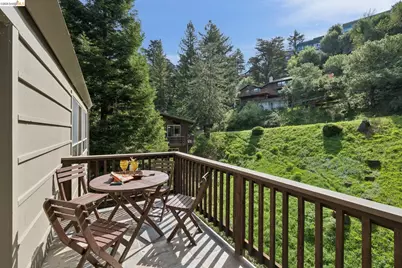 2929 Holyrood Drive, Oakland, CA 94611 - Photo 16