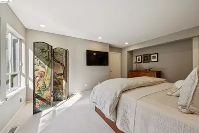 2929 Holyrood Drive, Oakland, CA 94611 - Photo 30