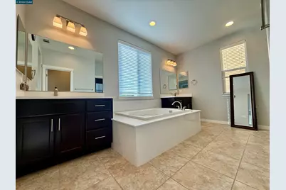 307 Birmingham Ct, Fairfield, CA 94534 - Photo 10