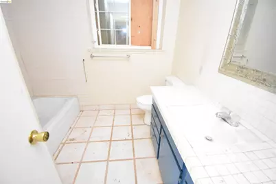 1013 Colonial Ct, Modesto, CA 95350 - Photo 22