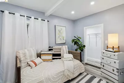 2328 Bartlett St, Oakland, CA 94601 - Photo 38