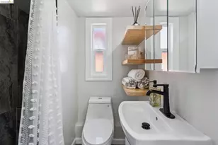 2328 Bartlett St, Oakland, CA 94601 - Photo 38