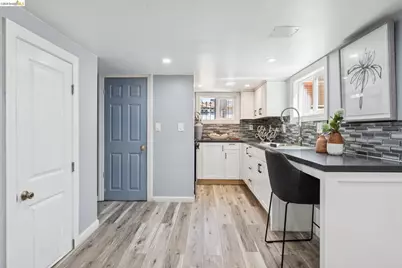 2328 Bartlett St, Oakland, CA 94601 - Photo 32