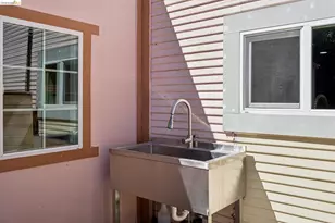 2328 Bartlett St, Oakland, CA 94601 - Photo 44