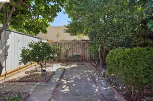 2328 Bartlett St, Oakland, CA 94601 - Photo 46