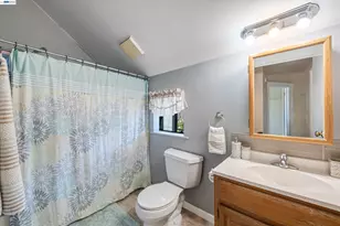 663 25th St, Oakland, CA 94612 - Photo 32