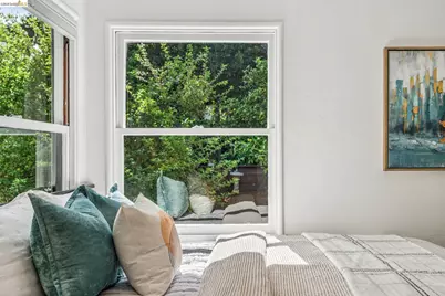 2306 Ivy Dr, Oakland, CA 94606 - Photo 36