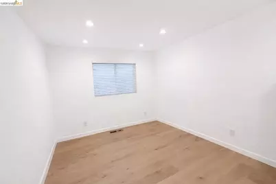 2045 Emerson St, Berkeley, CA 94703 - Photo 10