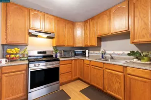 864 Moultrie St, San Francisco, CA 94110 - Photo 16