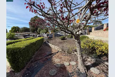 1810 Acapulco Dr, San Pablo, CA 94806 - Photo 8