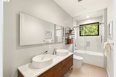 45 Homeglen Ln, Oakland, CA 94611 - Photo 38