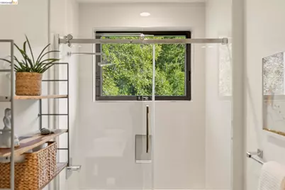 45 Homeglen Ln, Oakland, CA 94611 - Photo 40