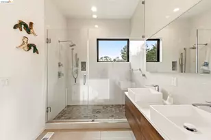 45 Homeglen Ln, Oakland, CA 94611 - Photo 32