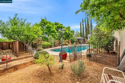 5565 Banff Ct, Concord, CA 94521 - Photo 38