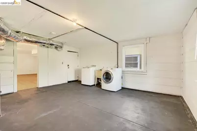 1070 Aileen St, Oakland, CA 94608 - Photo 36