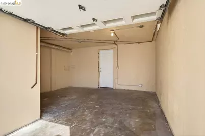 1070 Aileen St, Oakland, CA 94608 - Photo 40