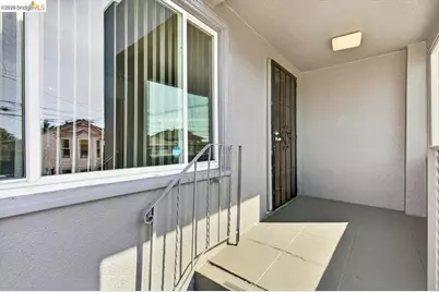 1070 Aileen St, Oakland, CA 94608 - Photo 4