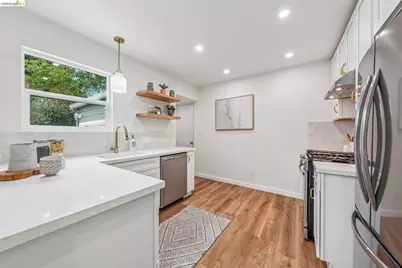 3056 Roxbury Avenue, Oakland, CA 94605 - Photo 8