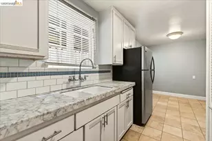6386 Dana St, Oakland, CA 94609 - Photo 16