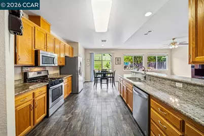 1065 Dawnview Ct, Pittsburg, CA 94565 - Photo 14