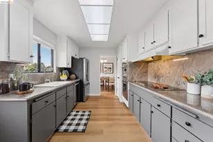 5200 Pinecrest Dr, Oakland, CA 94605 - Photo 16