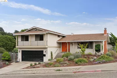 5200 Pinecrest Drive, Oakland, CA 94605 - Photo 2