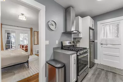 2421 Hilgard Ave, Berkeley, CA 94709 - Photo 8