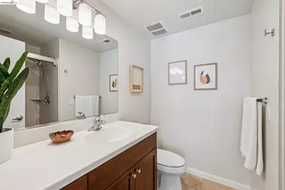 61 Glashaus Loop, Emeryville, CA 94608 - Photo 26