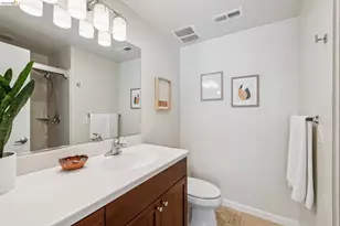 61 Glashaus Loop, Emeryville, CA 94608 - Photo 26