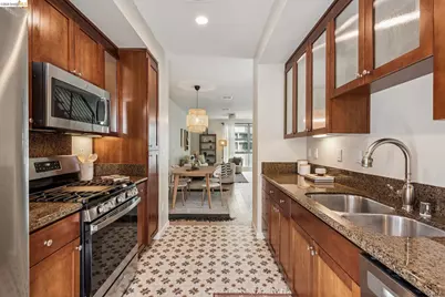 61 Glashaus Loop, Emeryville, CA 94608 - Photo 18