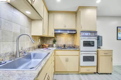 6635 Banning Dr, Oakland, CA 94611 - Photo 8