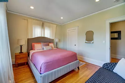 2038 Lakeshore Ave, Oakland, CA 94606 - Photo 16