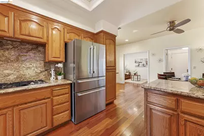 4963 Stoneridge Ct, Oakland, CA 94605 - Photo 16