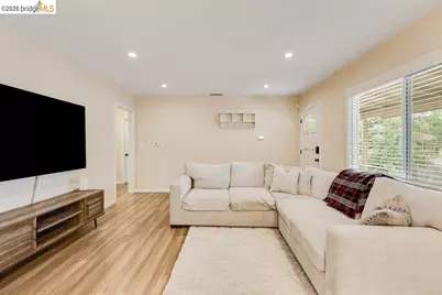 2020 Elinora Dr, Pleasant Hill, CA 94523 - Photo 8