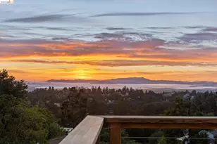 5915 Mazuela Dr, Oakland, CA 94611 - Photo 8