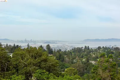 5915 Mazuela Dr, Oakland, CA 94611 - Photo 18