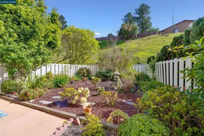 131 Ironwood, Oakland, CA 94605 - Photo 28