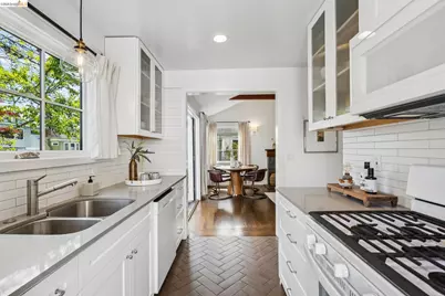 5325 Miles Ave, Oakland, CA 94618 - Photo 8