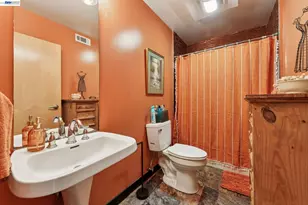 425 11th St, Oakland, CA 94606 - Photo 32