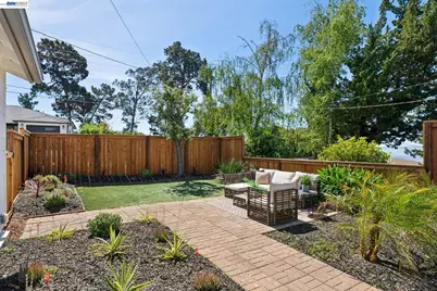 39 Chatsworth Ct, Oakland, CA 94611 - Photo 12