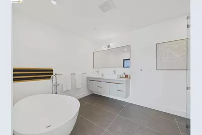 714 Walavista Ave, Oakland, CA 94610 - Photo 32