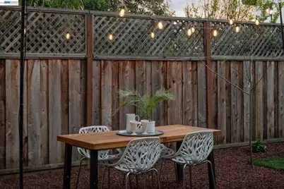 2431 Linden Street, Oakland, CA 94607 - Photo 36