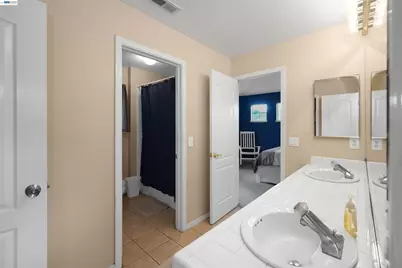 2065 Seville Dr, Tracy, CA 95377 - Photo 38