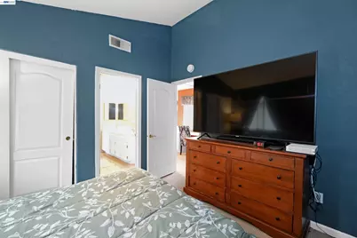 2065 Seville Dr, Tracy, CA 95377 - Photo 36