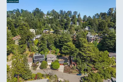 6728 Aitken Dr, Oakland, CA 94611 - Photo 2